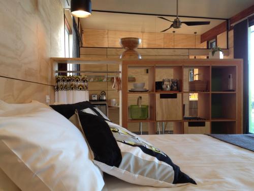 Katil atau katil-katil dalam bilik di Bed + Bauhaus