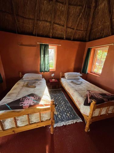 Voodi või voodid majutusasutuse Malealea Lodge toas