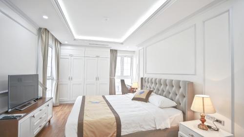 TV a/nebo společenská místnost v ubytování Luxe Paradise Residence 79 Nguyen Du