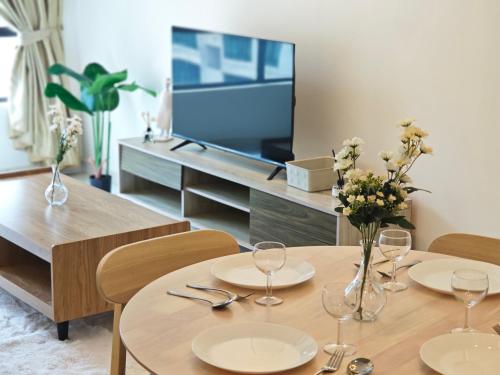 Una televisión o centro de entretenimiento en Kempas Dsummit Residences by Antlerzone