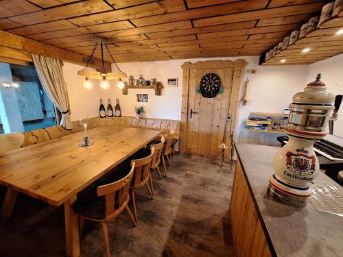 Gästehaus Luitzにあるキッチンまたは簡易キッチン