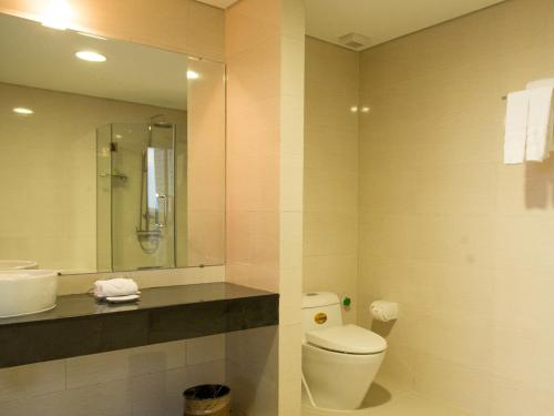 Koupelna v ubytování Da Nang Han River Hotel