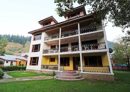 a large building with people on the balconies of it at Hotel parkpalace in Pahalgām