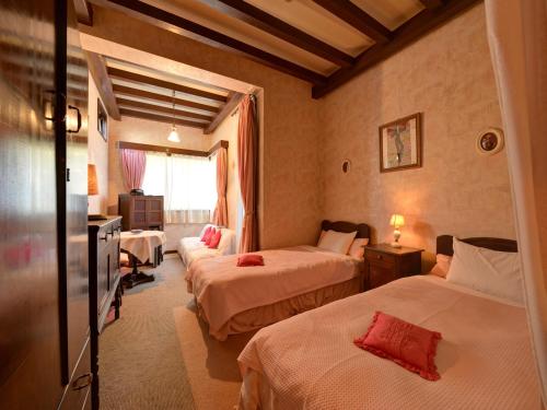 A bed or beds in a room at La Mirador