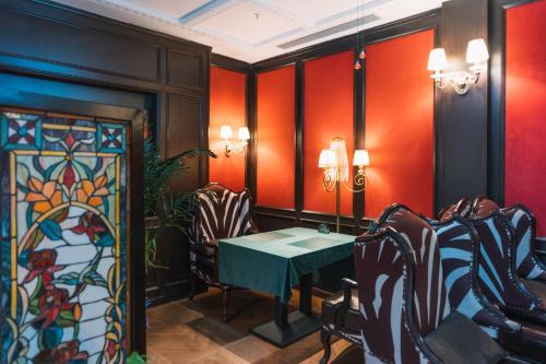 a dining room with a table and chairs at Beijing Xiaofengxian Former Residence Hotel Tiananmen Square Qianmen Store in Beijing