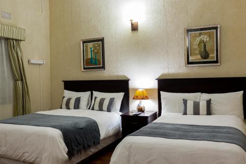 Ένα ή περισσότερα κρεβάτια σε δωμάτιο στο Mokorro Hotel