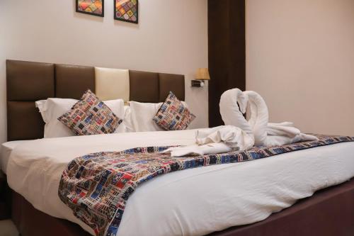 Postel nebo postele na pokoji v ubytování HHW Hotel- Agra