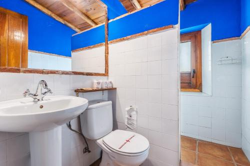 Koupelna v ubytování Casa Rural La Roca
