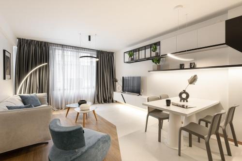 Innovative 2-BR futuristic flat in Ladadika