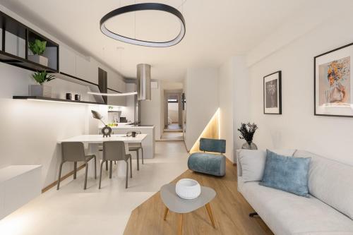 Innovative 2-BR futuristic flat in Ladadika