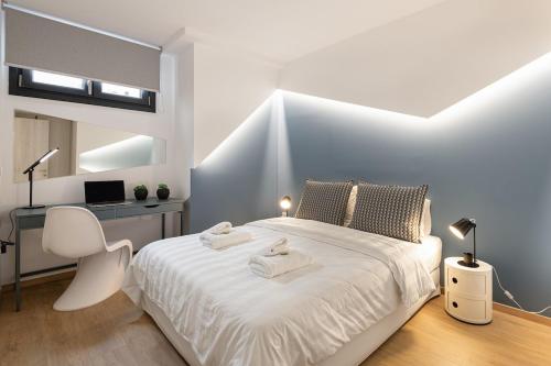 Innovative 2-BR futuristic flat in Ladadika