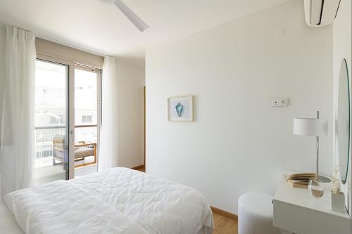 Gorgeous exclusive penthouse next to the seafront