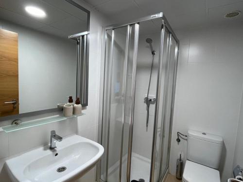 a bathroom with a shower and a sink and a toilet at Beautiful 2 Bed Apartment Mar Menor Golf Resort in Los Martínez