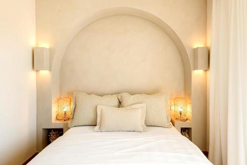 Serene city-center penthouse in prominent location