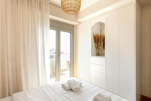 Serene city-center penthouse in prominent location
