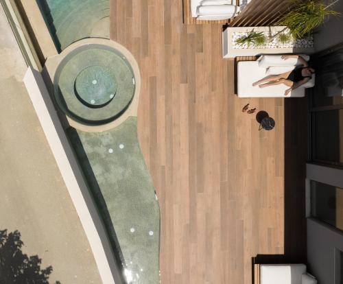 an overhead view of a swimming pool in a house at Marae Villa in Skaleta