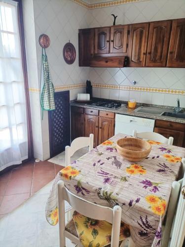 a kitchen with a table with a bowl on it at Alloggio nella Villa dell'Edera in Acqui Terme