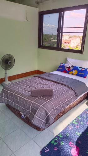 Ένα ή περισσότερα κρεβάτια σε δωμάτιο στο Mountain View Hostel - Krabi Airport near Wat ThamSuea