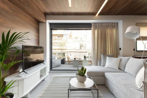 Innovative top floor breathtaking flat in Ladadika