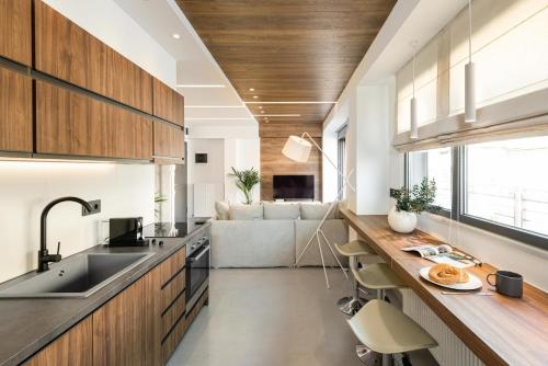 Innovative top floor breathtaking flat in Ladadika