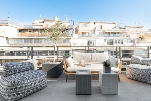 Innovative top floor breathtaking flat in Ladadika