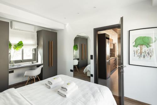 Innovative top floor breathtaking flat in Ladadika