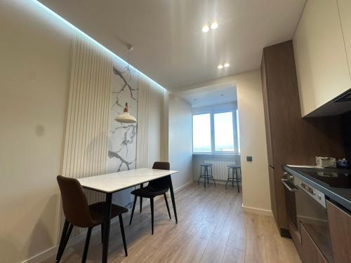 a kitchen with a table and chairs in a room at Privat Apartment Exfactor 9 in Chişinău