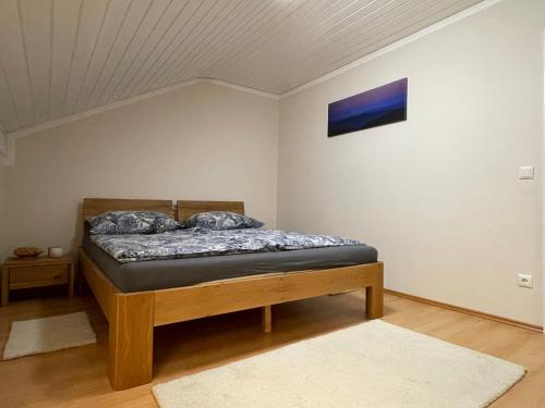 Postel nebo postele na pokoji v ubytování Stylische Ferienwohnung Casagrande mit Vollausstattung