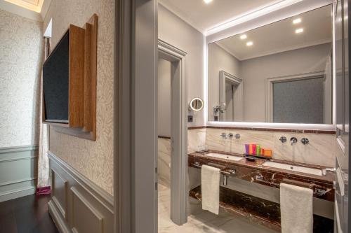 The Inn at the Spanish Steps Elegant Collection - The Gem