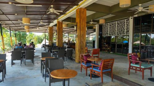 Restaurace v ubytování Green Gen Hotel, Mueang Phuket