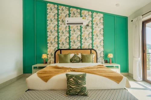 Letto o letti in una camera di ELIVAAS Villa Paraiso 4 BHK with Pool & Bar