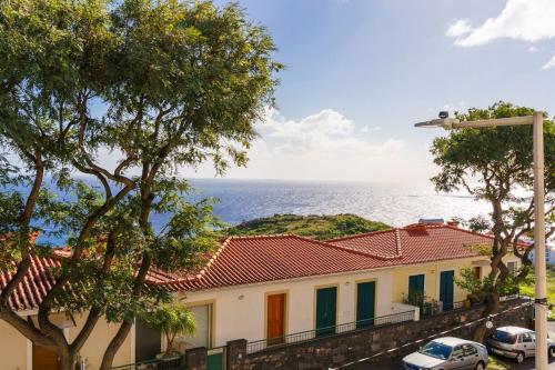 GuestReady - Ocean-View Retreat in Caniço