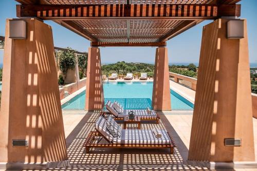 Villa AnnaNiko, Luxury Villa, 2 Heated Pools, Jacuzzi, Gym, Stunning Views, Green Energy