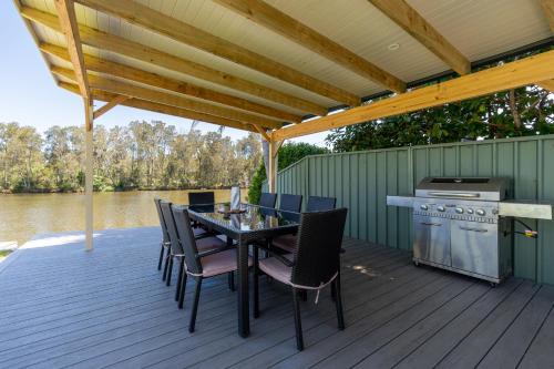 Φωτογραφία από το άλμπουμ του Waterfront Holiday Home σε Chittaway Point