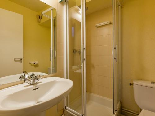 a bathroom with a sink and a shower and a toilet at Duplex skis aux pieds 9 pers, parking inclus - FR-1-513-8 in La Tania