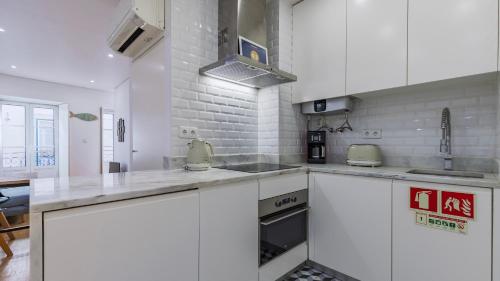 Modern Apartment in Bairro Alto by LovelyStay