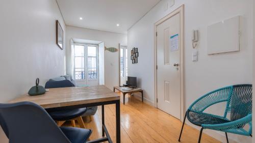 Modern Apartment in Bairro Alto by LovelyStay