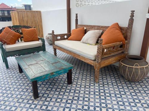 Coin salon dans l'établissement Amazing rice field-view Villa 3min walk to the sea