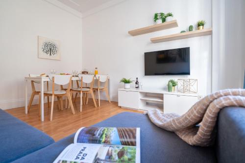 Host Wise - Spacious Comfortable Apartment - Balcony