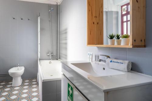 Host Wise - Spacious Comfortable Apartment - Balcony