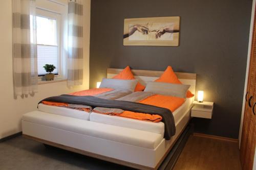 Ένα ή περισσότερα κρεβάτια σε δωμάτιο στο Große komfortable Ferienwohnung in Dessau-Roßlau