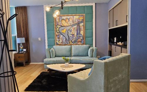 a living room with a couch and a table at HOTEL KONKE MAR DEL PLATA in Mar del Plata