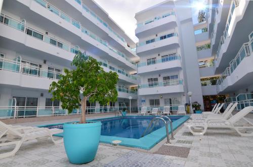 A piscina localizada em Apartamentos Vibra Jabeque Blue - Adults only ou nos arredores
