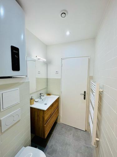 Η κουζίνα ή μικρή κουζίνα στο Le Vercingetorix - Appartements meublés