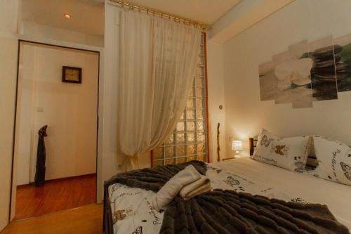 a bedroom with a bed and a window at B&B Apartments Coli Apatrman Viola Self check on the Ground floor in Bakar