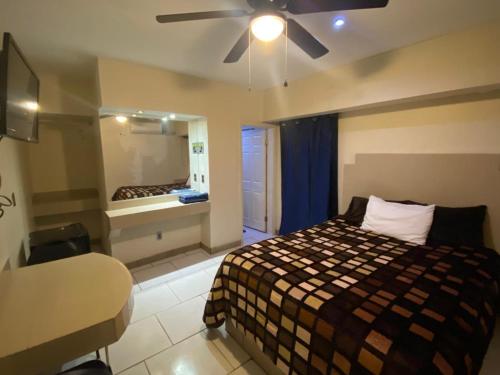 a bedroom with a bed and a ceiling fan at hotel angeles in San Luis Río Colorado