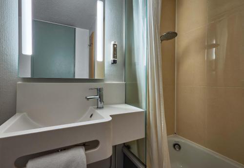 Koupelna v ubytování B&B HOTEL Cherbourg