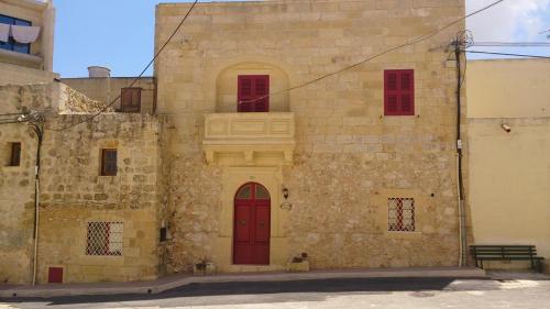 Fotografie z fotogalerie ubytování 3 Bedroom Farmhouse with Private Pool v destinaci Għajn Melel
