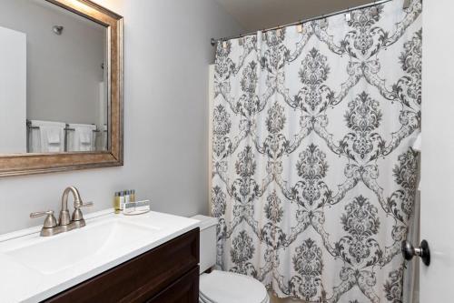 a bathroom with a sink and a shower curtain at Mountain Inn Lodge 59 with Wintergreen Advantage in Wintergreen