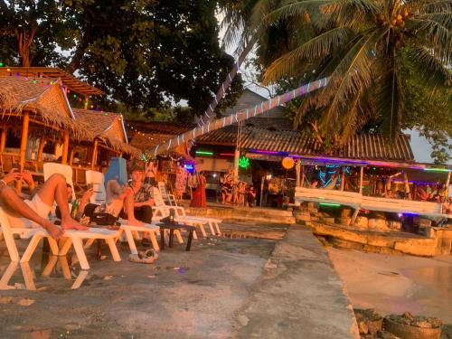 Fotografie z fotogalerie ubytování Two Rocks Bungalows v destinaci Baan Tai